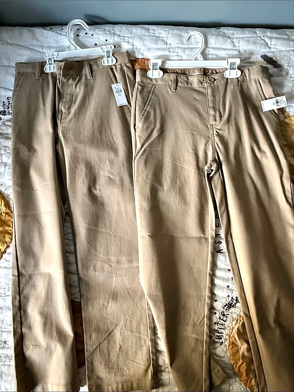 Boys Husky - Old Navy size 10 “plus” khaki “straight flex” paints